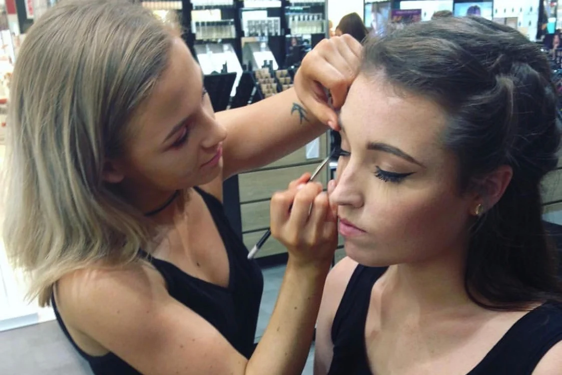 Mac make up artist deals